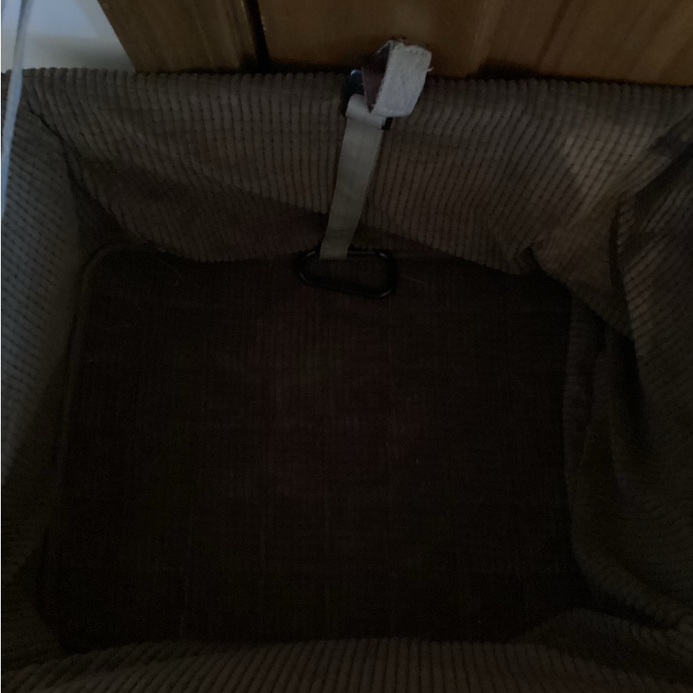 Kurgo Tan and Brown Dog Car Seat - Picture 2 of 4